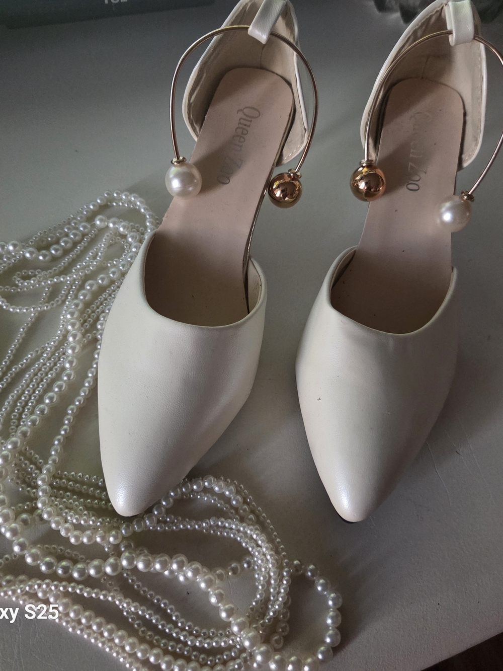 Queen Zoo Beige Pointed-Toe Pumps, 1.5 Inch Kitten Heel, Size 9